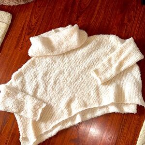 Mahina crop Cozy Cream Sweater size small